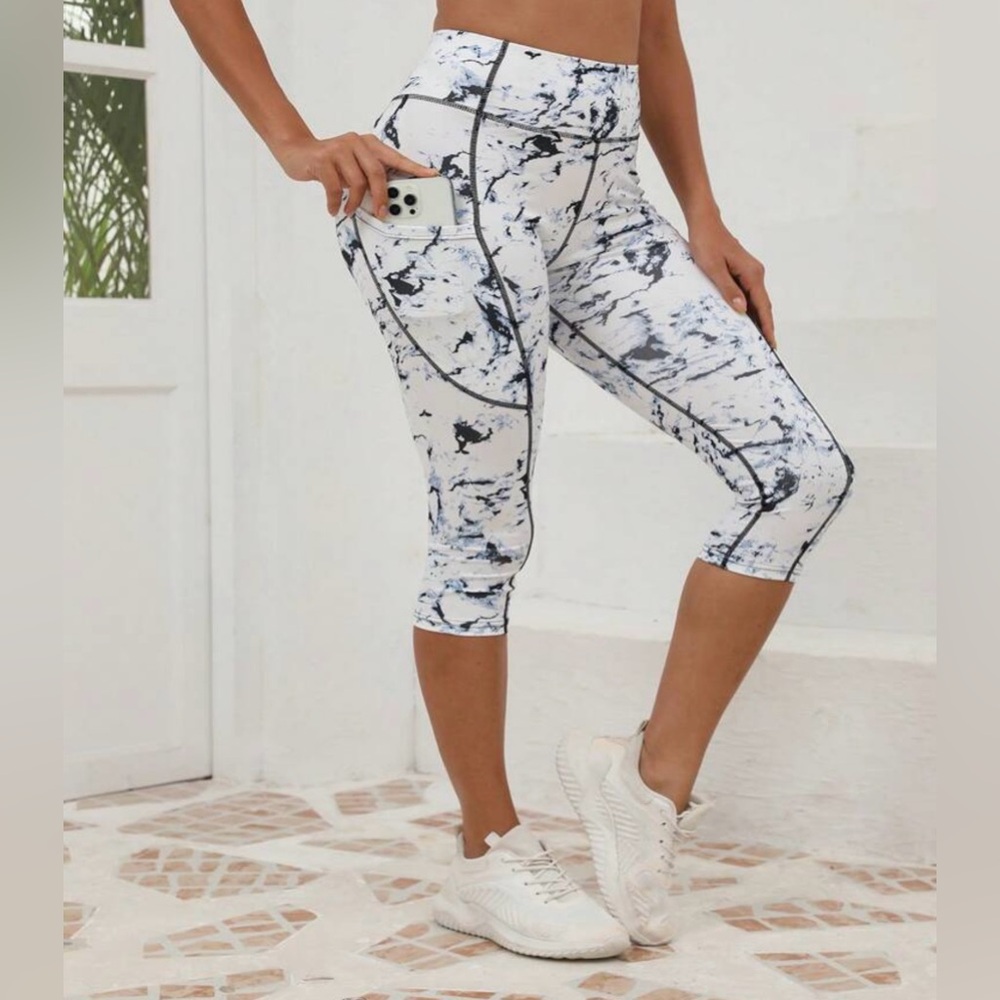 Marble Print Capri Leggings - Picture 4 of 4
